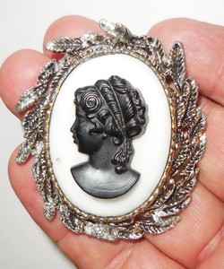 VINTAGE ART DECO BROOCH BLACK STONE CAMEO VICTORIAN DESIGN NR
