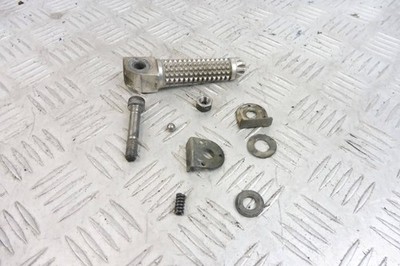 YAMAHA YZF 1000 THUNDERACE FUSSSTÜTZE HINTEN RECHTS TYPEN 4VD/4VE - 1996/2003