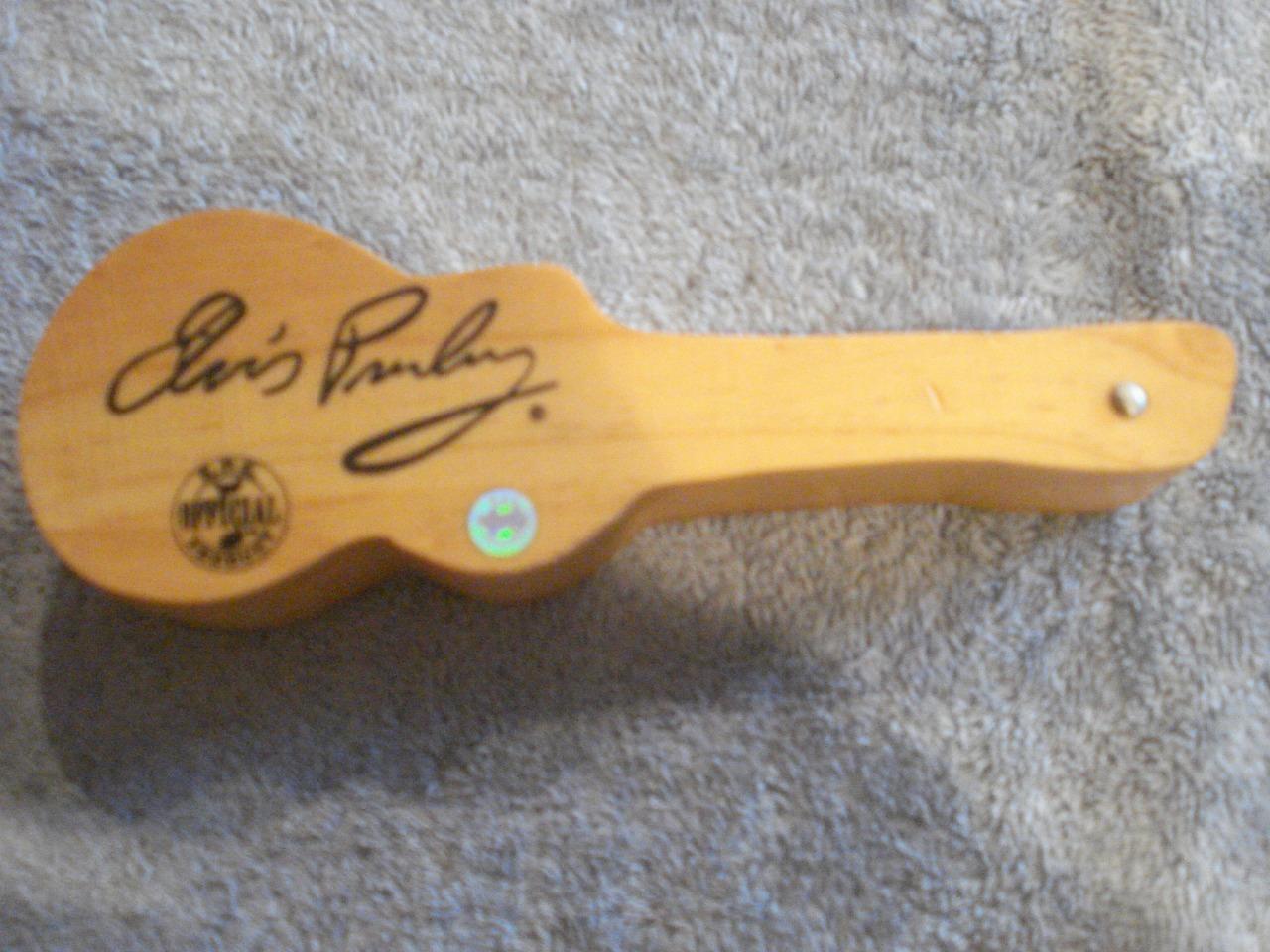VINTAGE ELVIS PRESLEY WOODEN GUITAR PENCIL/PEN CASE