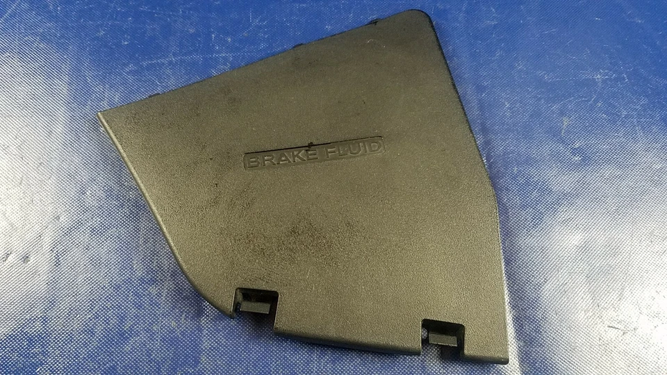 2011-2019 INFINITI M37 M56 Q70 ЛЕВАЯ БОКОВАЯ ТОРМОЗНАЯ ЖИДКОСТНАЯ КРЫШКА НАКЛАДКА ПАНЕЛЬ ОТДЕЛКИ #62556 - Изображение 4 из 4