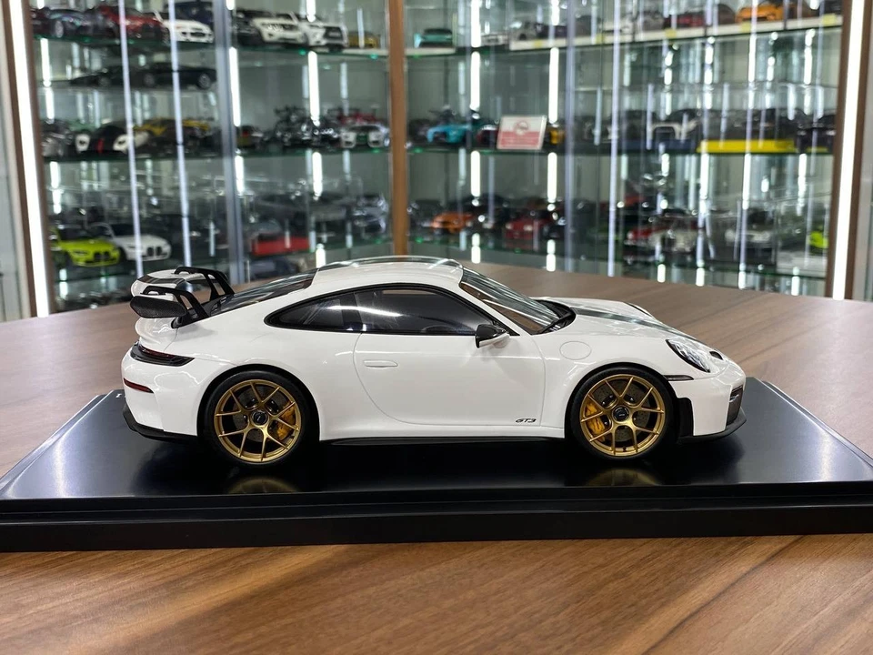 Modelos Spark Porsche 911 GT3 992.2 2024 Blanco Limitado 911 piezas [1/18 Resina] Foto 3 de 4