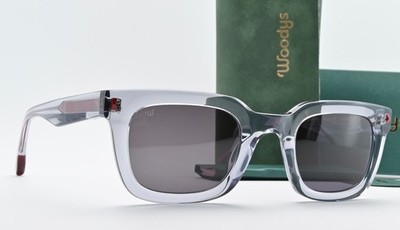 WOODYS Sonnenbrille Maideu 03 Rechteck Glanz Rauchgrau Transluzent Etui Set M L