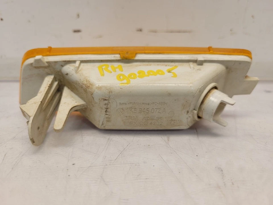 Volkswagen Jetta 2010 (sedán) pasajero marcador lateral derecho Foto 2 de 2