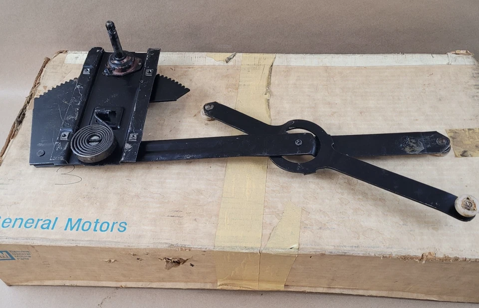 Nuevo de Lote Antiguo GM 364364 Regulador de Ventana Manual Delantero Derecho 1977-91 Chevy Blazer Suburban Foto 2 de 4