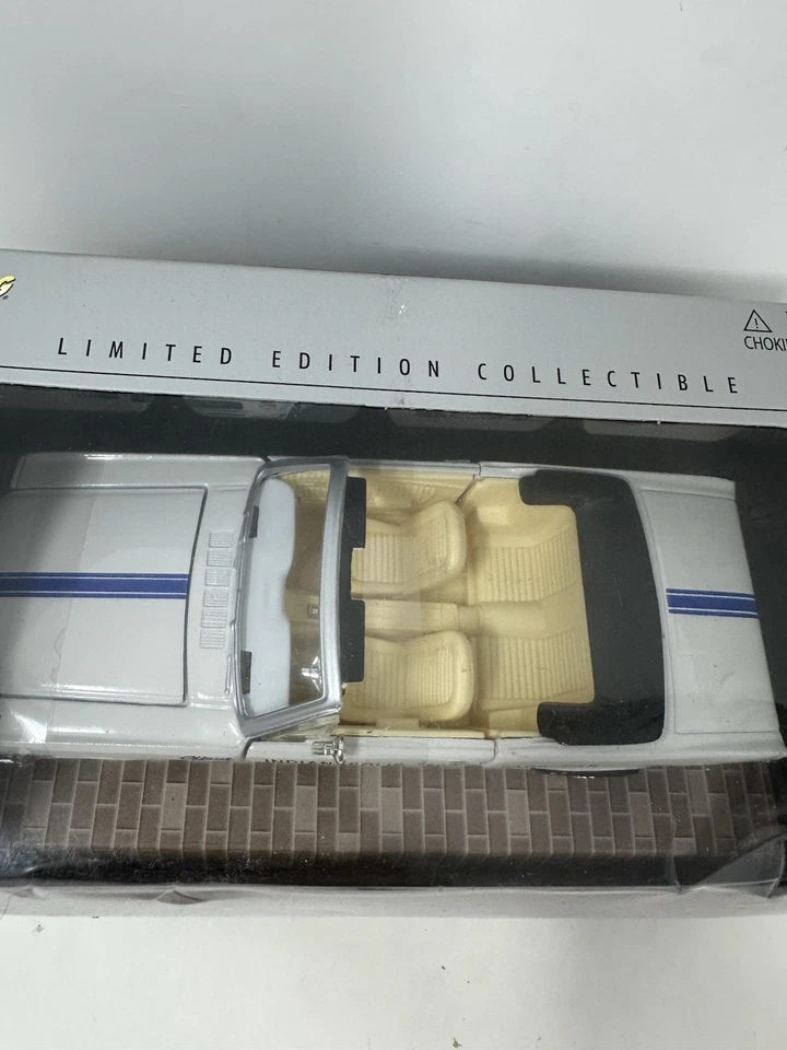 1964 Indianapolis 500 Ford Mustang Convertible Pace Car 1:24 DieCast VTG 2002 - Image 4 of 4