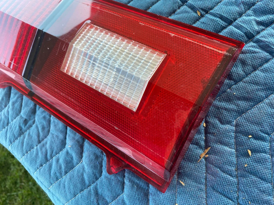 Lente de luz trasera interior derecha Ford Gran Torino Elite 1974 1975 1976 Foto 3 de 4
