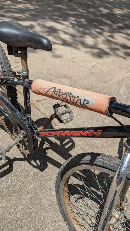 Bicicleta BMX Schwinn Aerostar Block Rocket de Colección en Negro y Rojo Años 90 Foto 4 de 4