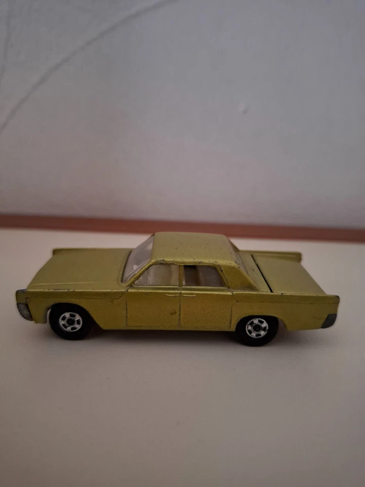 Matchbox No. 31 D Lincoln Continental in gelbgrünmetallic original ohne OVP - Bild 2 von 4