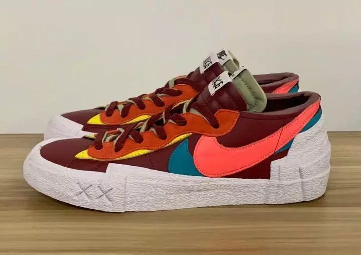 24 Nike sacai KAWS Blazer Low Team Red 赤