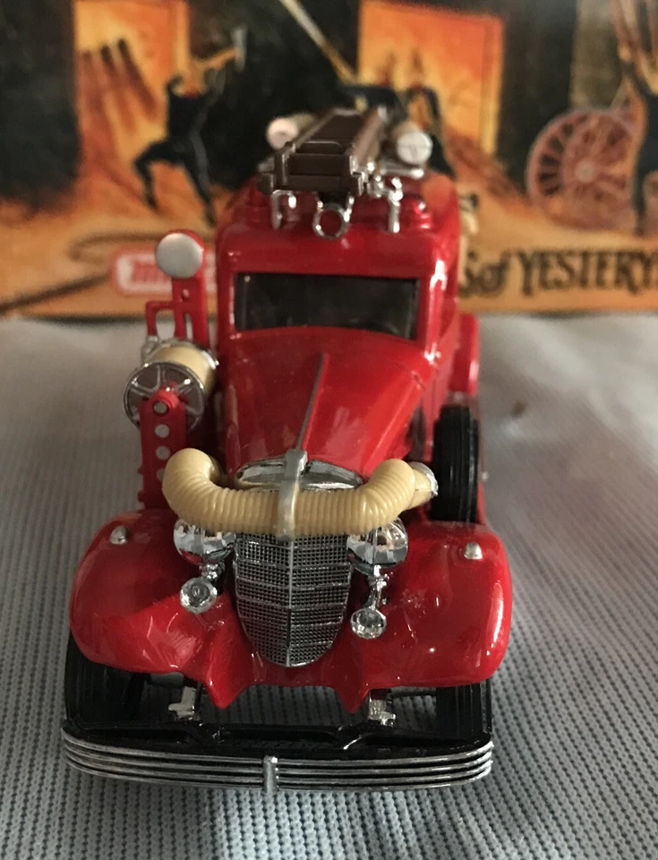 1933 Cadillac V16 Fire Wagon 1/43 Scale Matchbox Models of Yesteryear Mint - Image 2 of 4