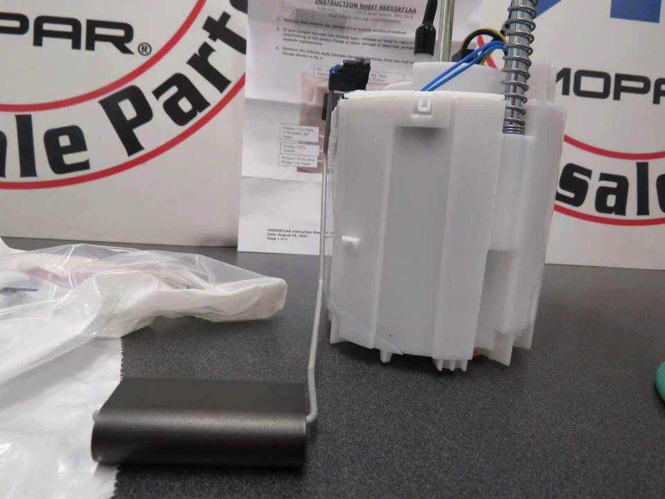 CARGADOR CHALLENGER 300 6,4 L Bomba de Combustible Primaria NUEVO OEM MOPAR Foto 3 de 4