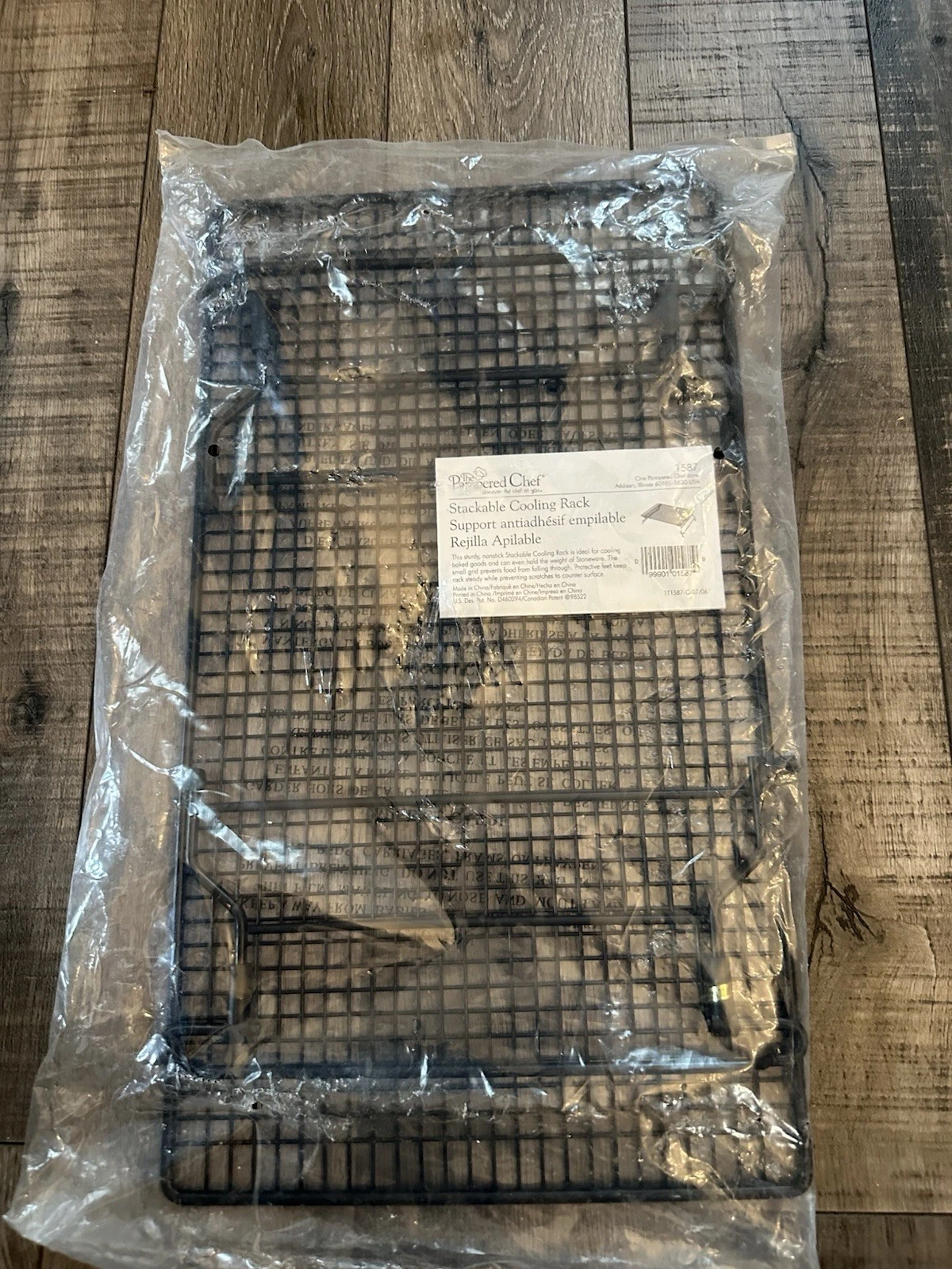 NEW PAMPERED CHEF #1587 One Black Stackable Cooling Rack Rectangle Sealed Bake
Opens in a new window