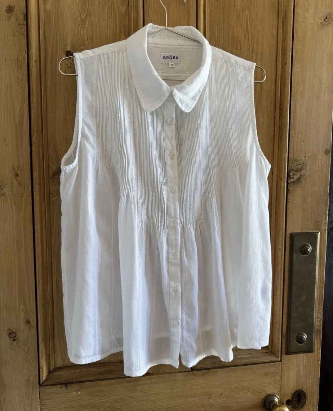 Brora White Pintuck Sleeveless White Cotton Shirt UK 14
Opens in a new window or tab