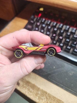 2014 HOT WHEELS CARBONIC 1/64 Diecast Matte Red Finish Loose
