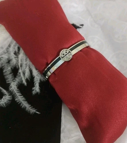 Tory Burch logo T mono argento nero con bracciale in pietra e sacchetto regalo in velluto nero