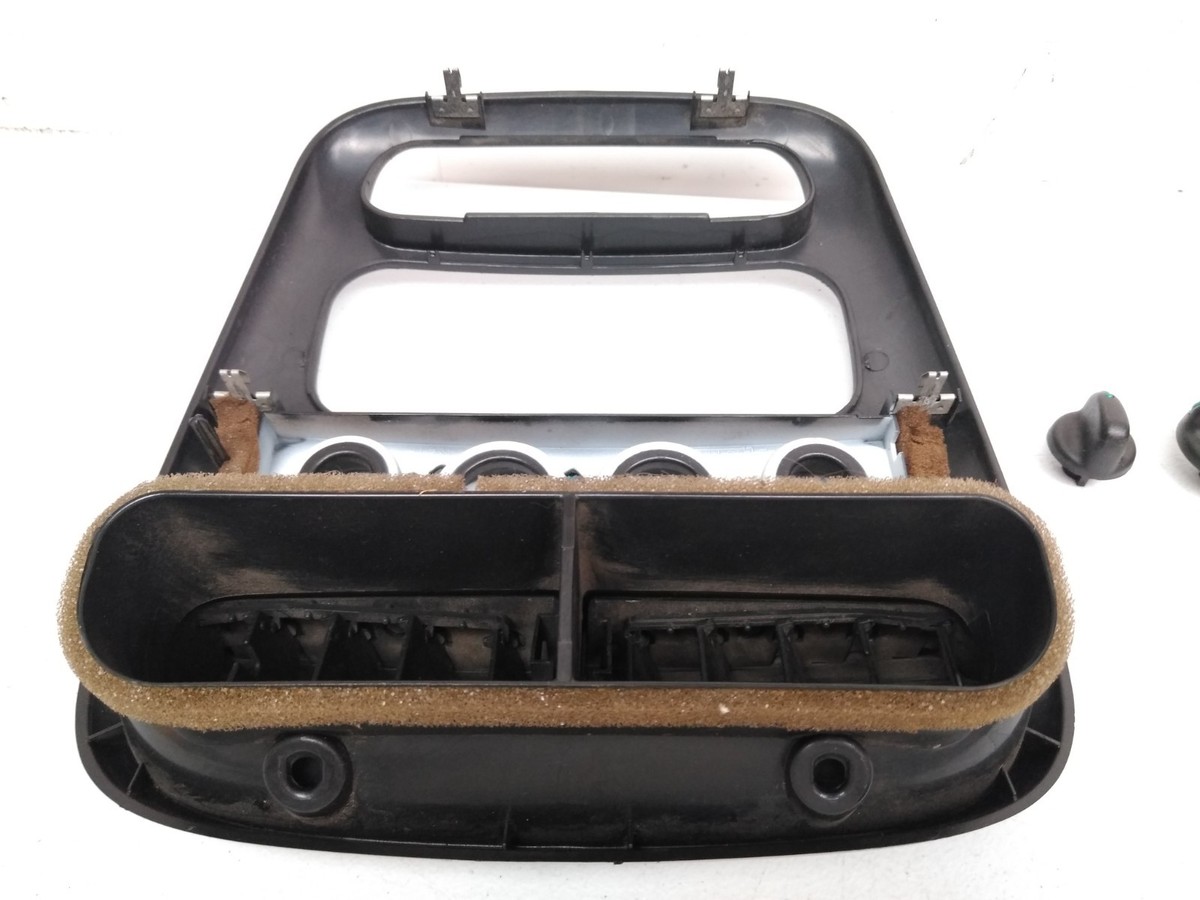 2000 2005 Dodge Neon Radio Bezel Dash Trim Panel Center Air Vent