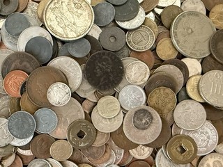 Lot Over 4.5 Lbs World Coins A Few Small Silver & 1800’s Coins Great Mix!