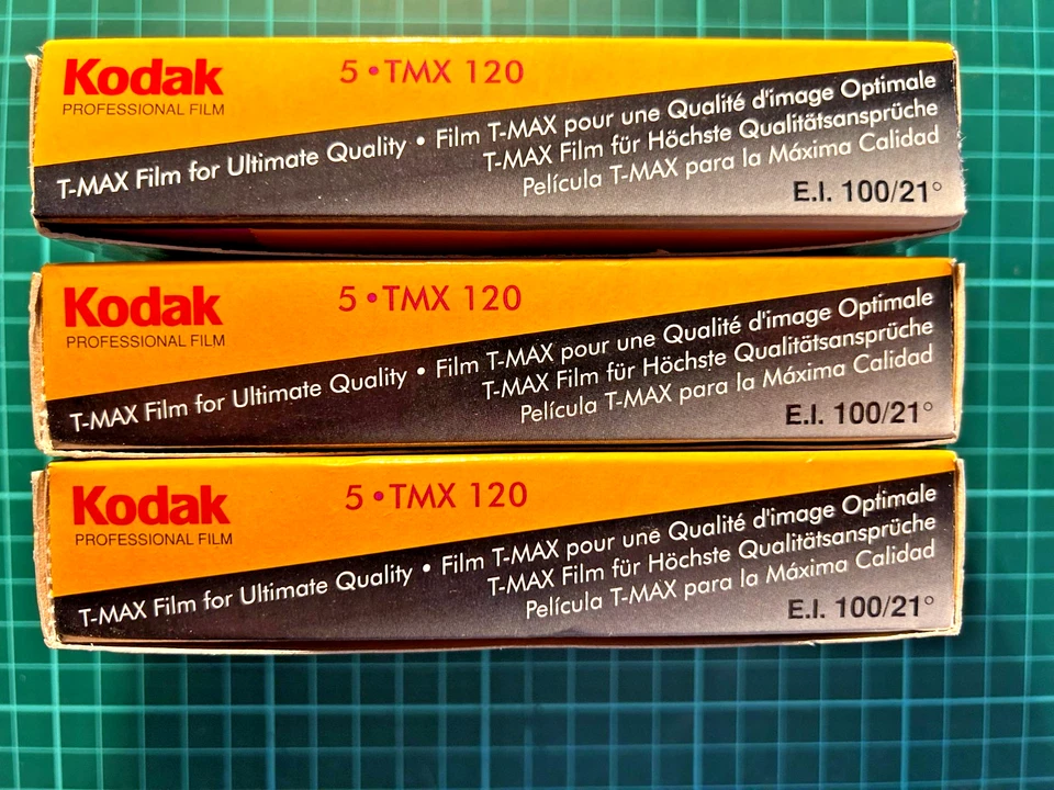 1 x Box of Kodak TMAX 100 Professional. Contains 5 x 120 films. Frozen. - Image 3 of 4
