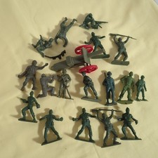Vintage Tim Mee Cannon WWII Plastic Toy Soldiers Lot of 17 Army men 1960s