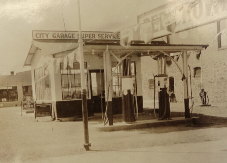 1920s Gas Station Card Photograph Coulee City Red Crown