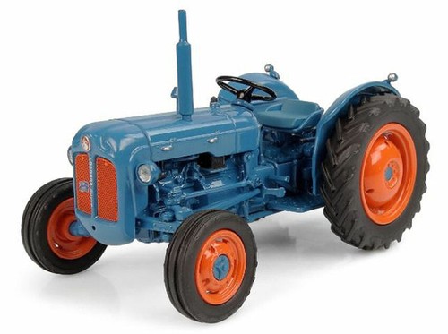 Fordson Dexta Vintage Tractor 1958 1:32 Model 6272 UNIVERSAL HOBBIES