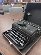 Vintage 1940s Royal  Portable Varsity Typewriter with Original Case thumbnail