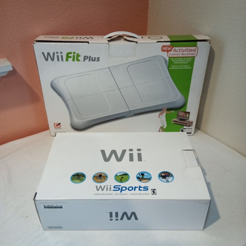 Nintendo Wii Console And Fit Plus Bundle Complete in Box Excellent Cond Read Des