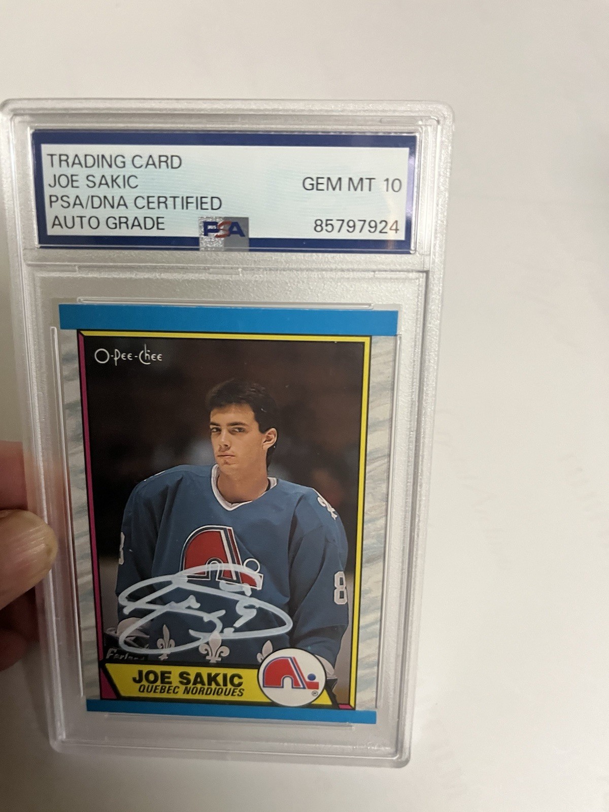 Autographed Joe Sakic 1989-90 O-Pee-Chee RC PSA 10 Auto Grade Signed Hockey view 5