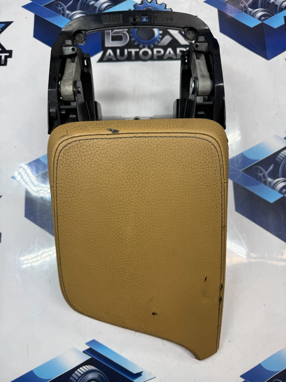 2016-2025 VOLVO XC90 CENTER CONSOLE ARMREST STORAGE LID OEM
