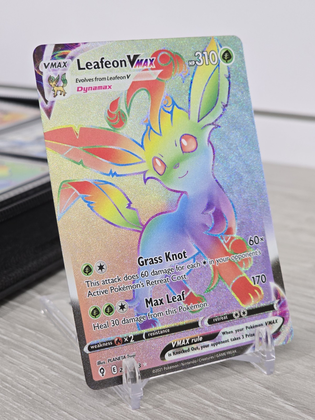 Pokemon Card TCG Leafeon VMAX Secret 204/203 SWSH07: Evolving Skies Holo Rare NM