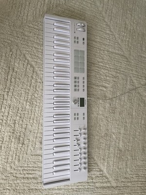 Arturia LTD KeyLab Essential 61 MK3 61-Key Midi Controller Keyboard Alpine White