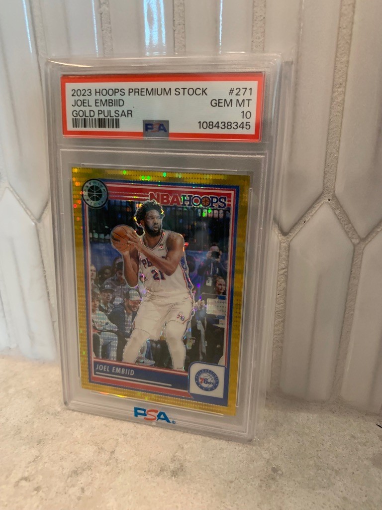 2023 Panini NBA Hoops Premium Gold Pulsar Prizm Joel Embiid /10 PSA 10 76ers