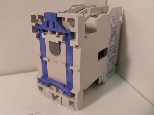 Nuevo en caja Eaton/Cutler Hammer CE15FNS2AB 2 polos contactor magnético de CA, talla F, 32A - Imagen 3 de 6