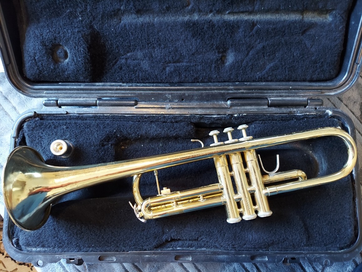 Bach トランペット 本体　TR300 Bach TR300 Trumpet w/ Case and Bach 7C Mouthpiece, USA