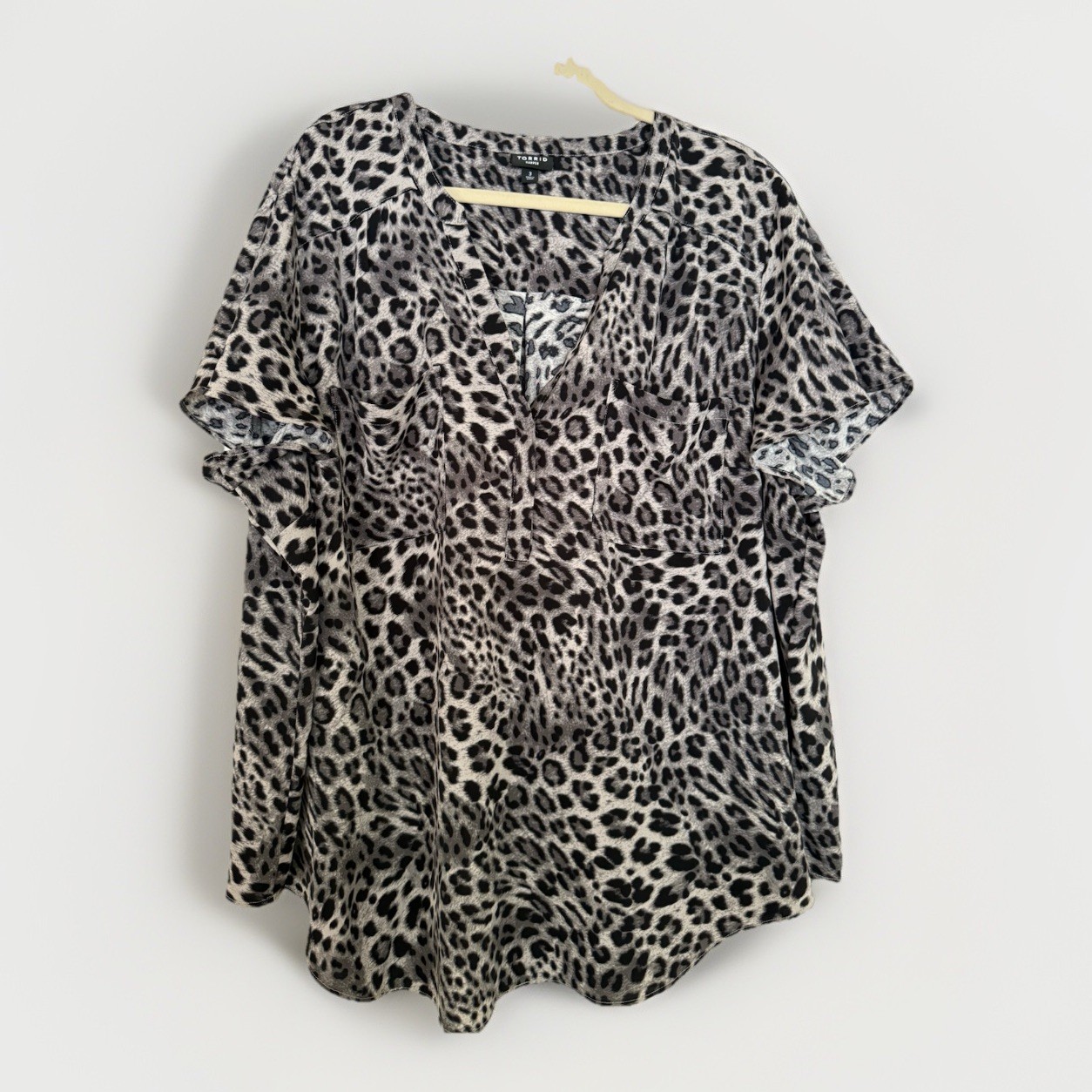 Torrid Harper Leopard Animal Black Print  V-Neck Popover Top Blouse Size 3