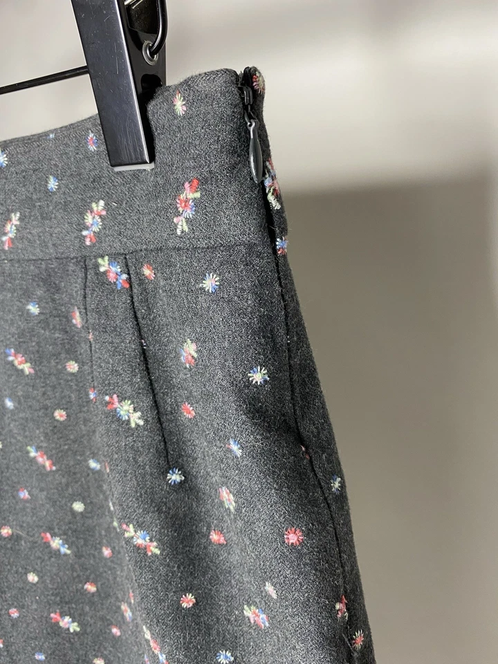 Falda Wallfia Floral Bordada Gris 8 Odille Para Mujer 100% Algodón Preppy Y2K Foto 2 de 4