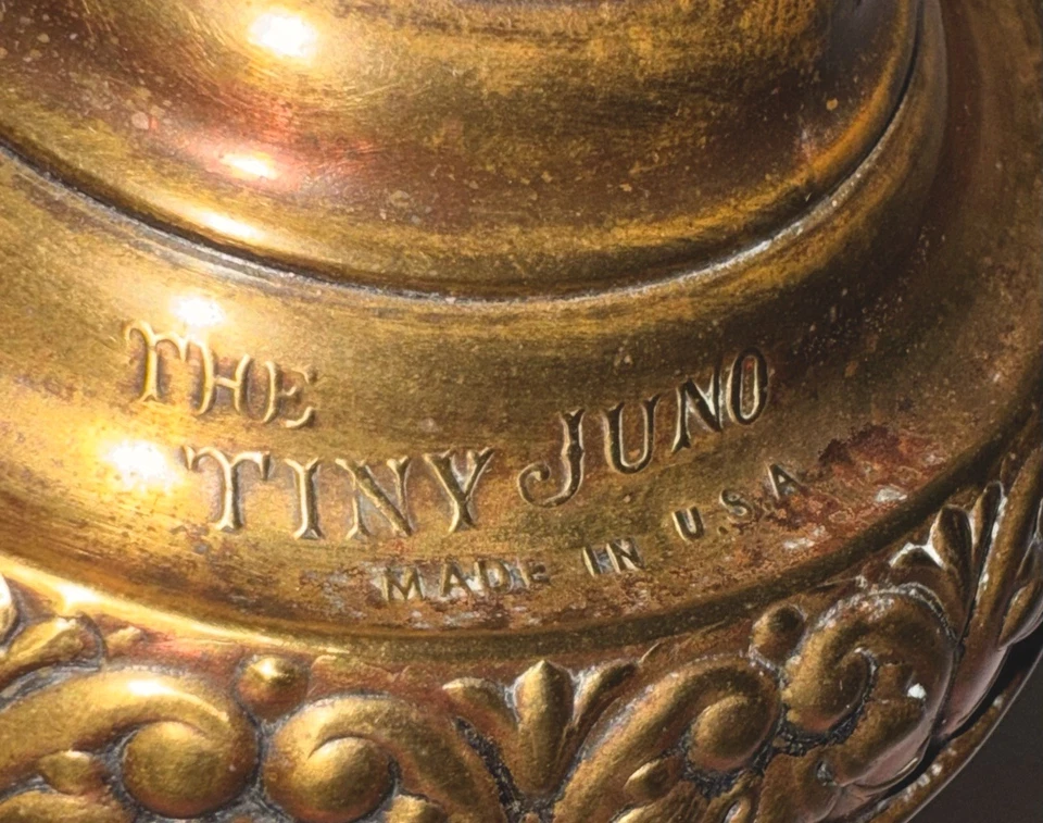 Antiguo soporte colgante de lámpara de queroseno de tiro central de latón E. Miller THE TINY JUNO Foto 2 de 4