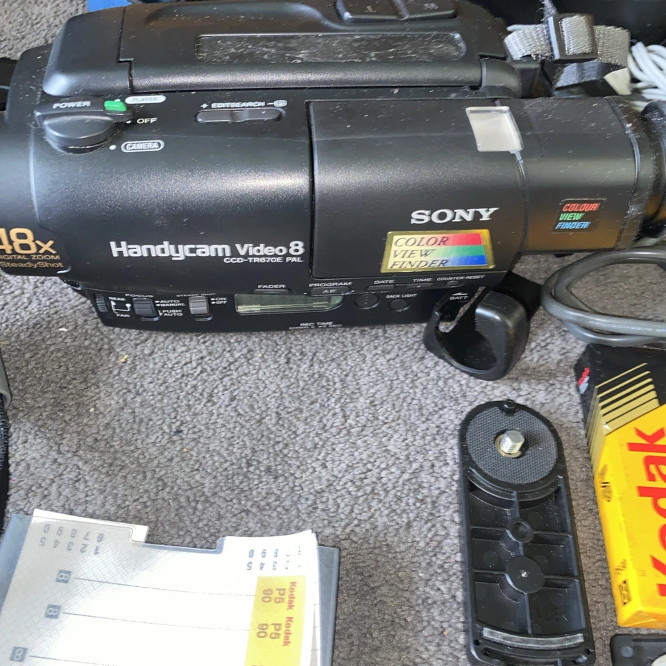 Sony Handycam Video8 CCD-TR670E PAL Camcorder – 48x Digital Zoom, SteadyShot - image 3 of 4