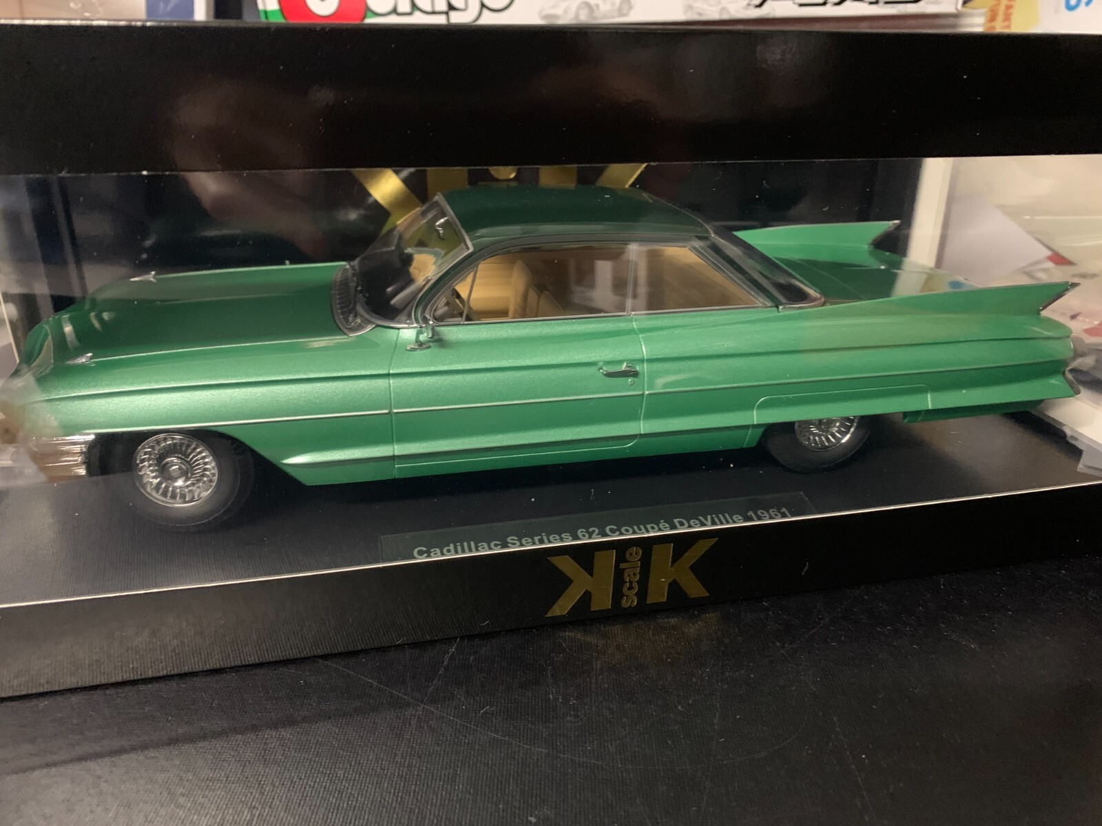 Cadillac Series 62 1961 verte 1/18 cadeau idéal pour passionné auto rétro