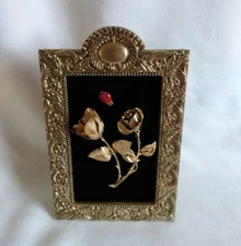 BEAUTIFUL MIXED MEDIA FRAMED VINTAGE & ANTIQUE JEWELRY GOLDTONE ROSES 4 X 6"
