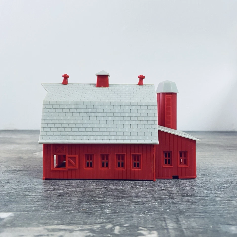 Винтажный Bachmann Plasticville, США Молочный сарай 1622 красный неполный - Изображение 3 из 4
