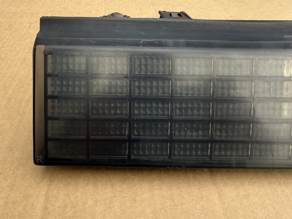 84-88 Pontiac Fiero Passenger Side Tail Light Right Side OEM 85 86 87 - Image 2 of 4