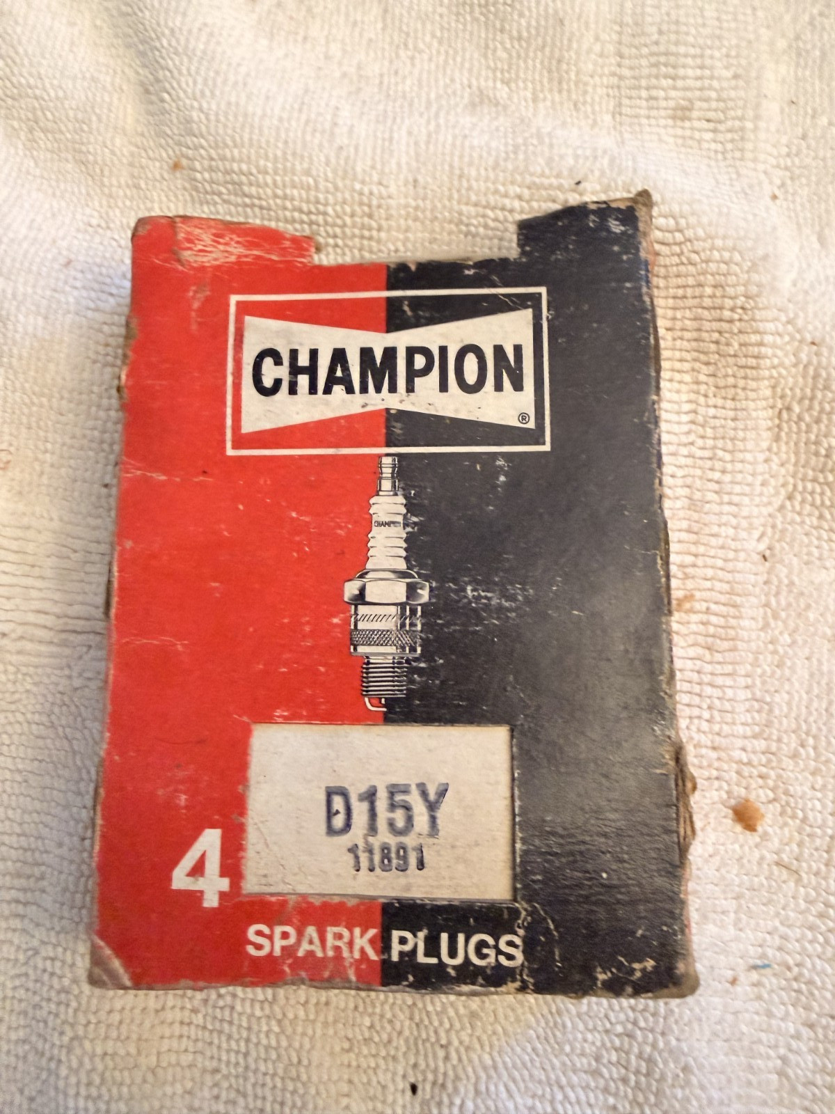 VINTAGE 4 pack Champion D15Y spark plugs