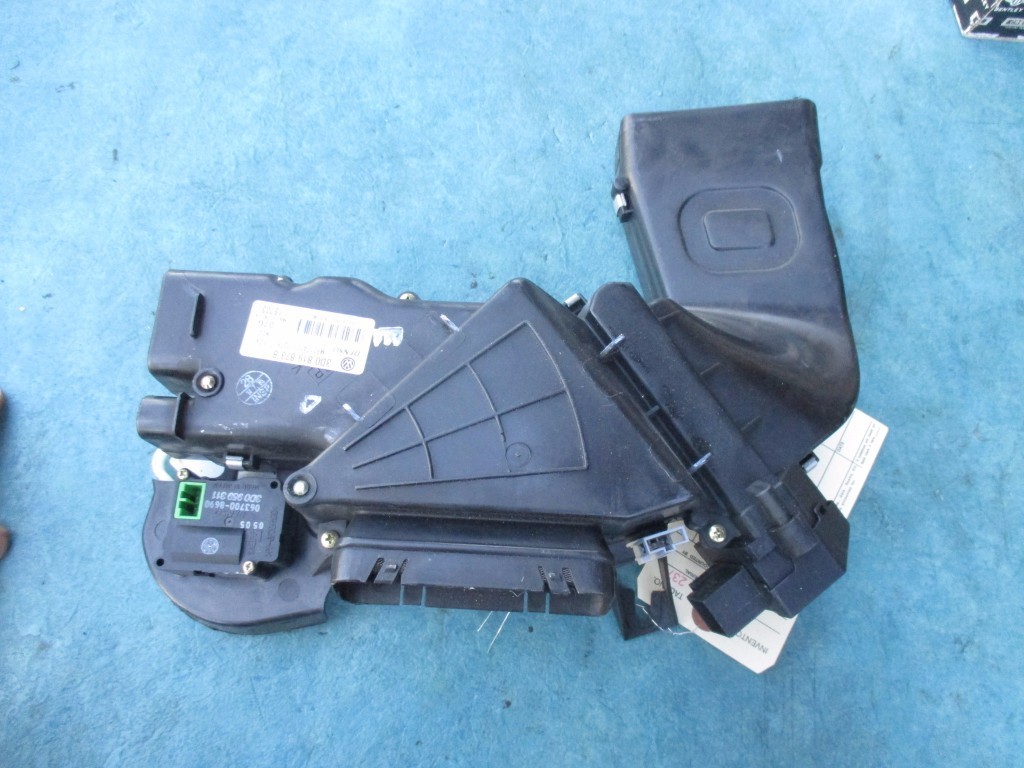 Bentley Flying Spur left air blower control motor #2379 