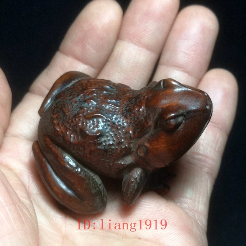2 Inch Japanese Boxwood carved Frog figure statue Netsuke table deco collectable