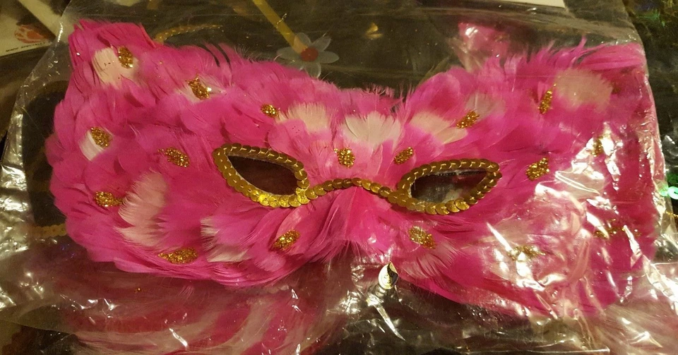 14 PIEZAS MÁSCARAS MARDI GRAS ROSA NEGRO LENTEJUELAS PLUMA MARA CRISTE MASCARADA NUEVO CON ETIQUETAS MUCHAS Foto 3 de 4