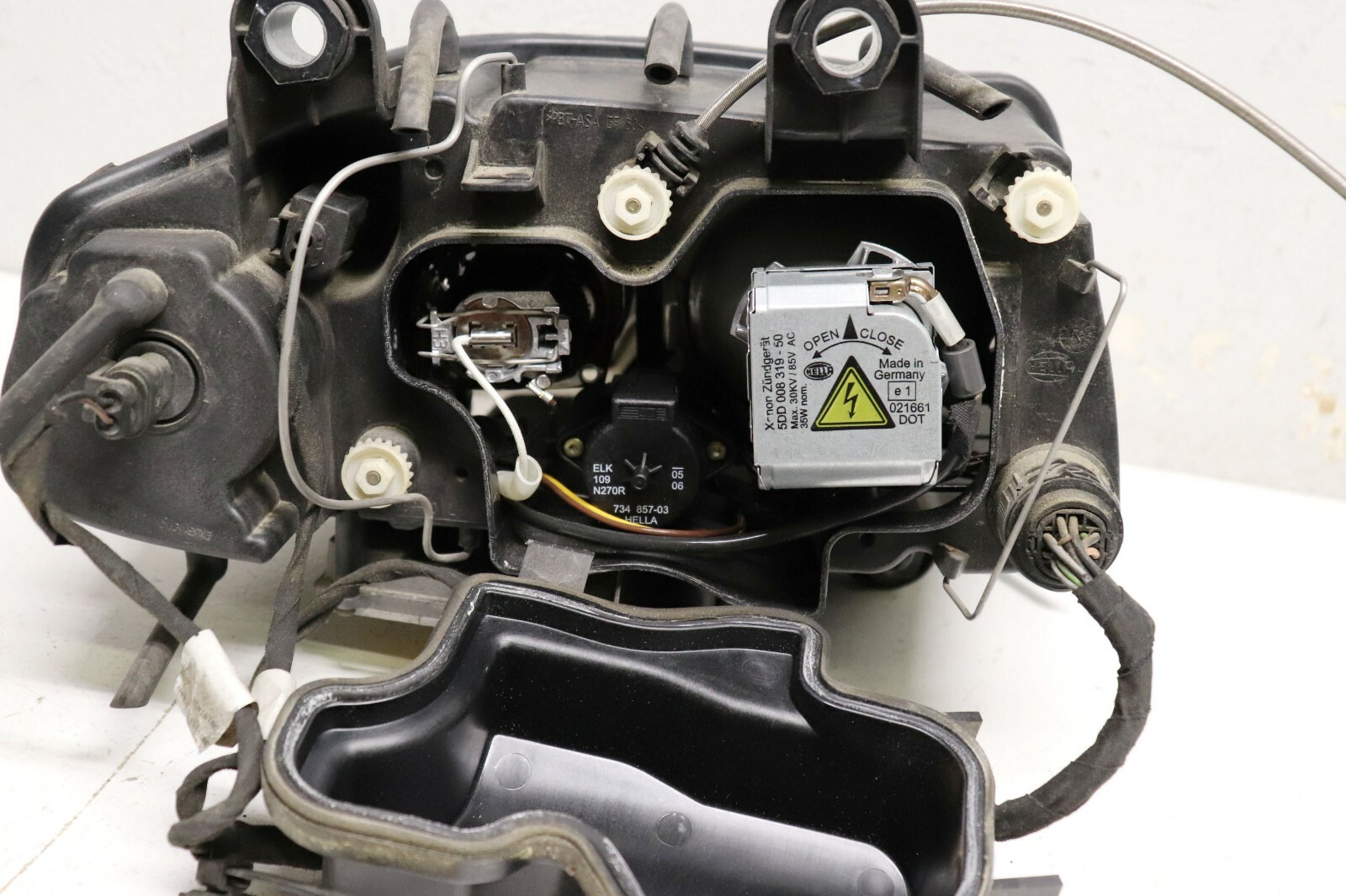P10860 2005-2008 Maserati Quattroporte Headlight XENON COMPLETE Driver Side OEM 