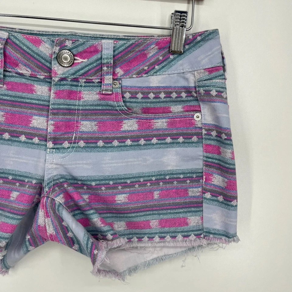 Pantalones Cortos de Denim American Eagle Para Mujer 6 Multicolor Estampado Tribal Azteca Suroeste Foto 3 de 4