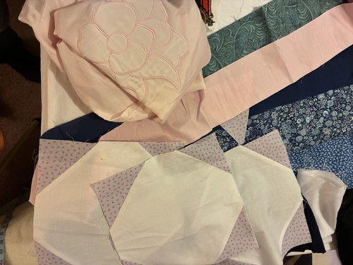 Fabric -Mystery box of Material 1-3 Yd(2pcs) + Odds/ends Quilt Started- 5lbs - Picture 5 of 6
