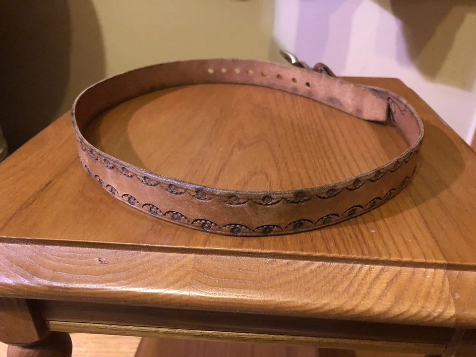 Vintage 70s Hand Tooled Brown Leather Belt With Brass Buckle 27-31” - Image 4 of 4